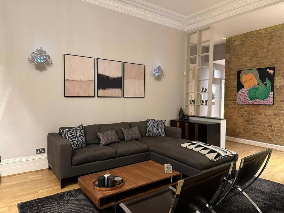 Stunning 2 bed/2bath flat in heart of Kensington Apartment in City of Westminster