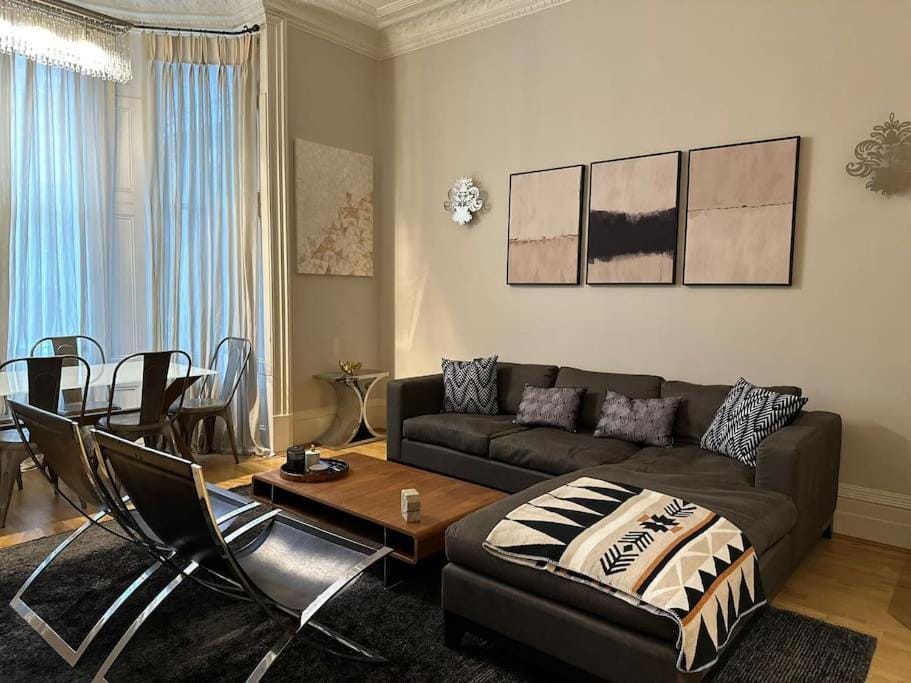 Stunning 2 bed/2bath flat in heart of Kensington Apartment in City of Westminster