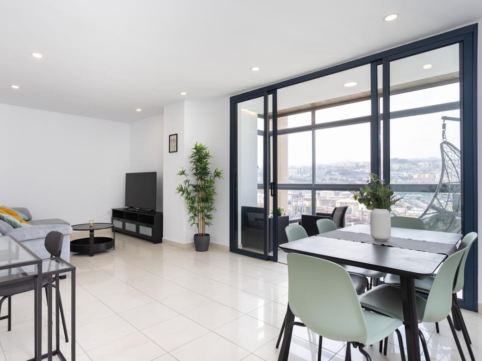 TV and multimedia, Living room, Seating area, Dining area