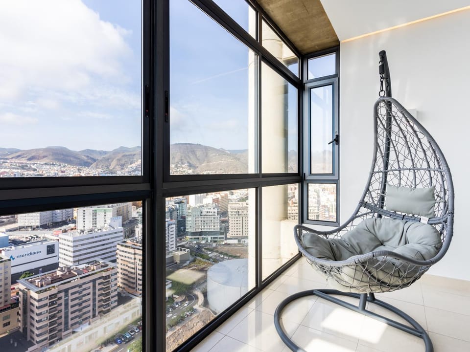 View (from property/room), Balcony/Terrace, City view, Mountain view