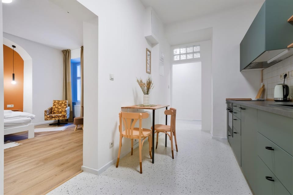 Bed, Kitchen or kitchenette, Living room, Photo of the whole room, Seating area, Dining area, Bedroom