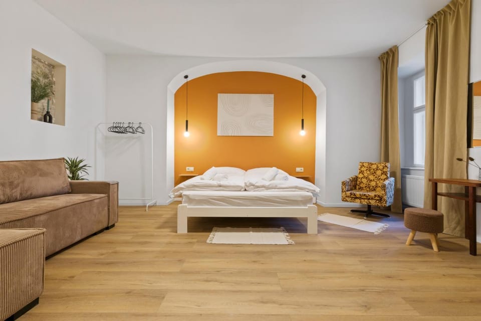 Bed, Living room, Photo of the whole room, Seating area, Bedroom, towels