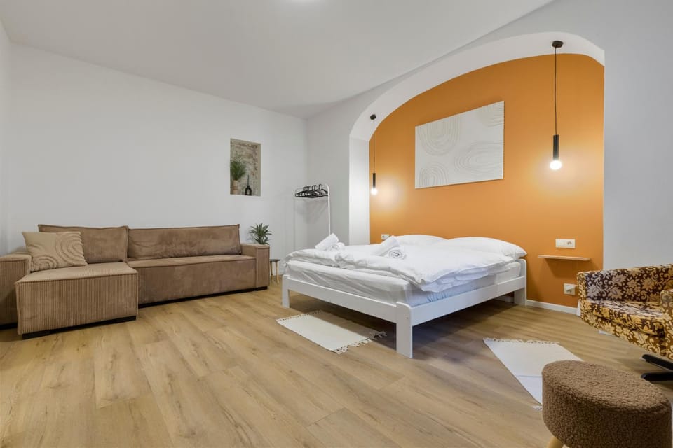 Bed, Living room, Photo of the whole room, Seating area, Bedroom