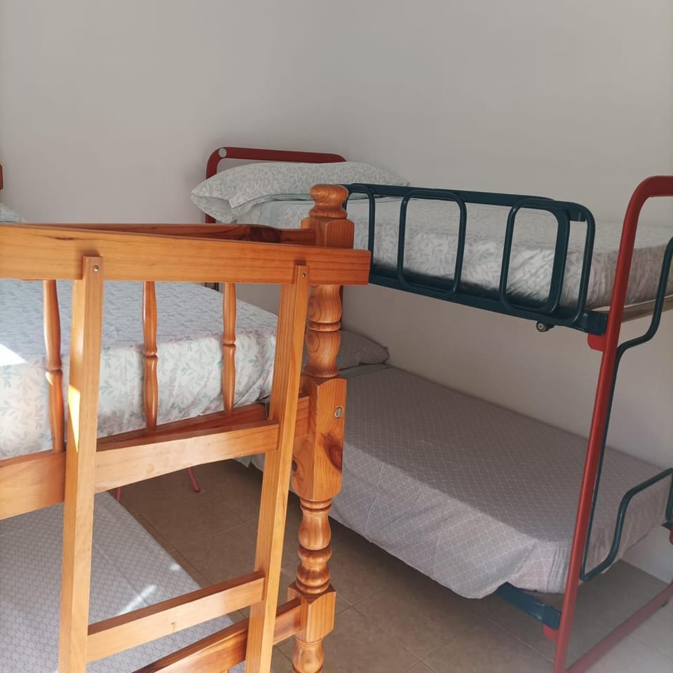 Bedroom, bunk bed