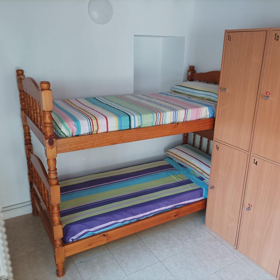 Bedroom, bunk bed