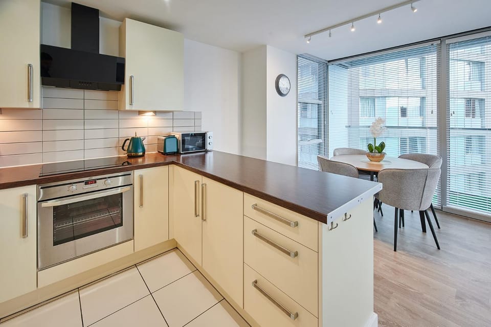 Kitchen or kitchenette, Dining area, minibar, pet friendly, stove, toaster