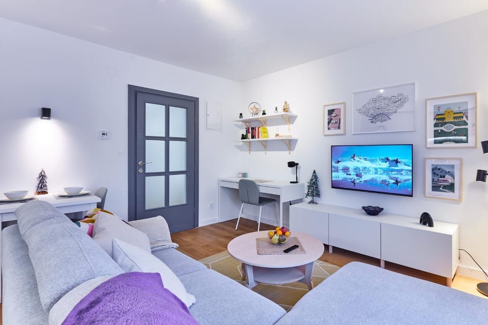 Communal lounge/ TV room, TV and multimedia, Living room, hair dresser