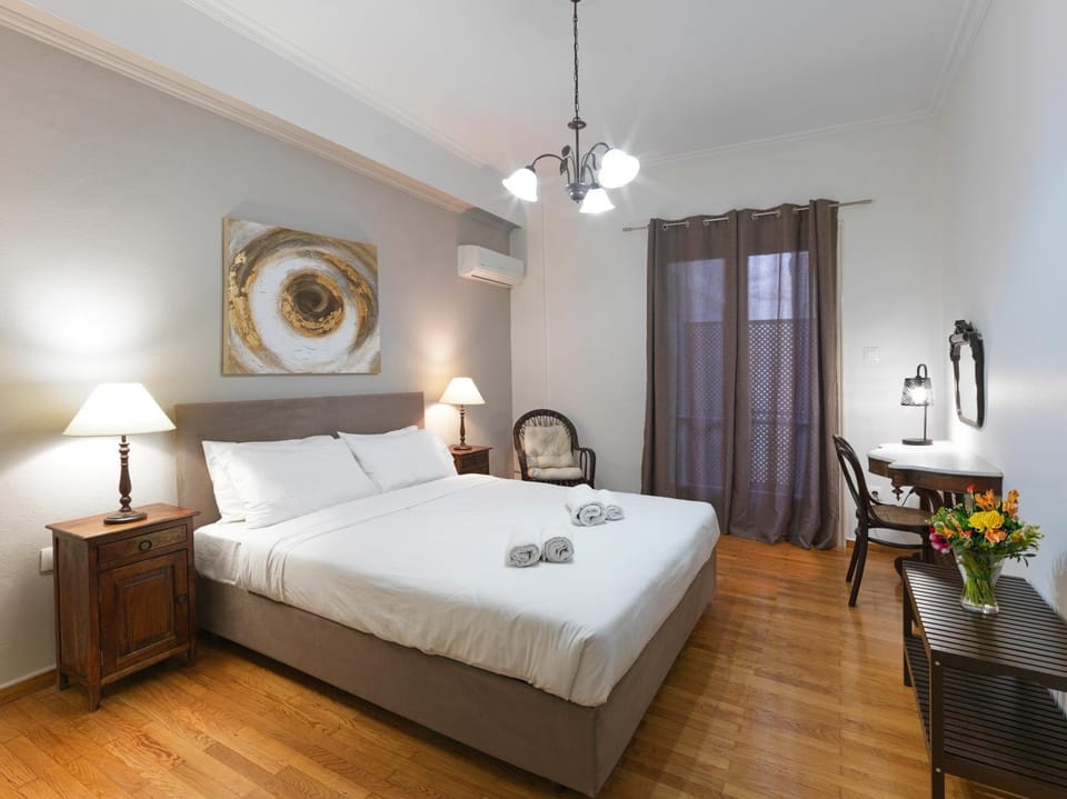 Photo of the whole room, Bedroom, air conditioner