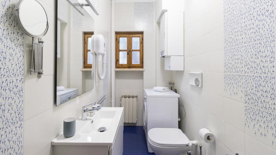 Shower, Toilet, Bathroom, bidet, towels
