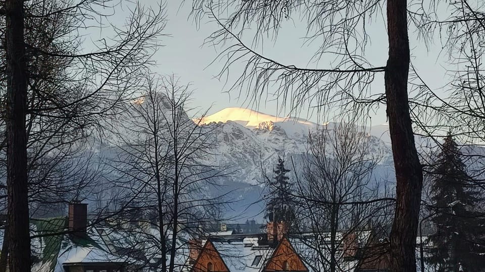 Nearby landmark, Day, Natural landscape, Winter, Mountain view