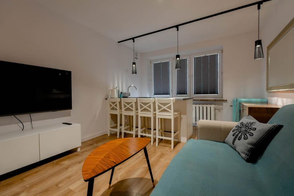 Bed, TV and multimedia, Living room, Photo of the whole room, Seating area