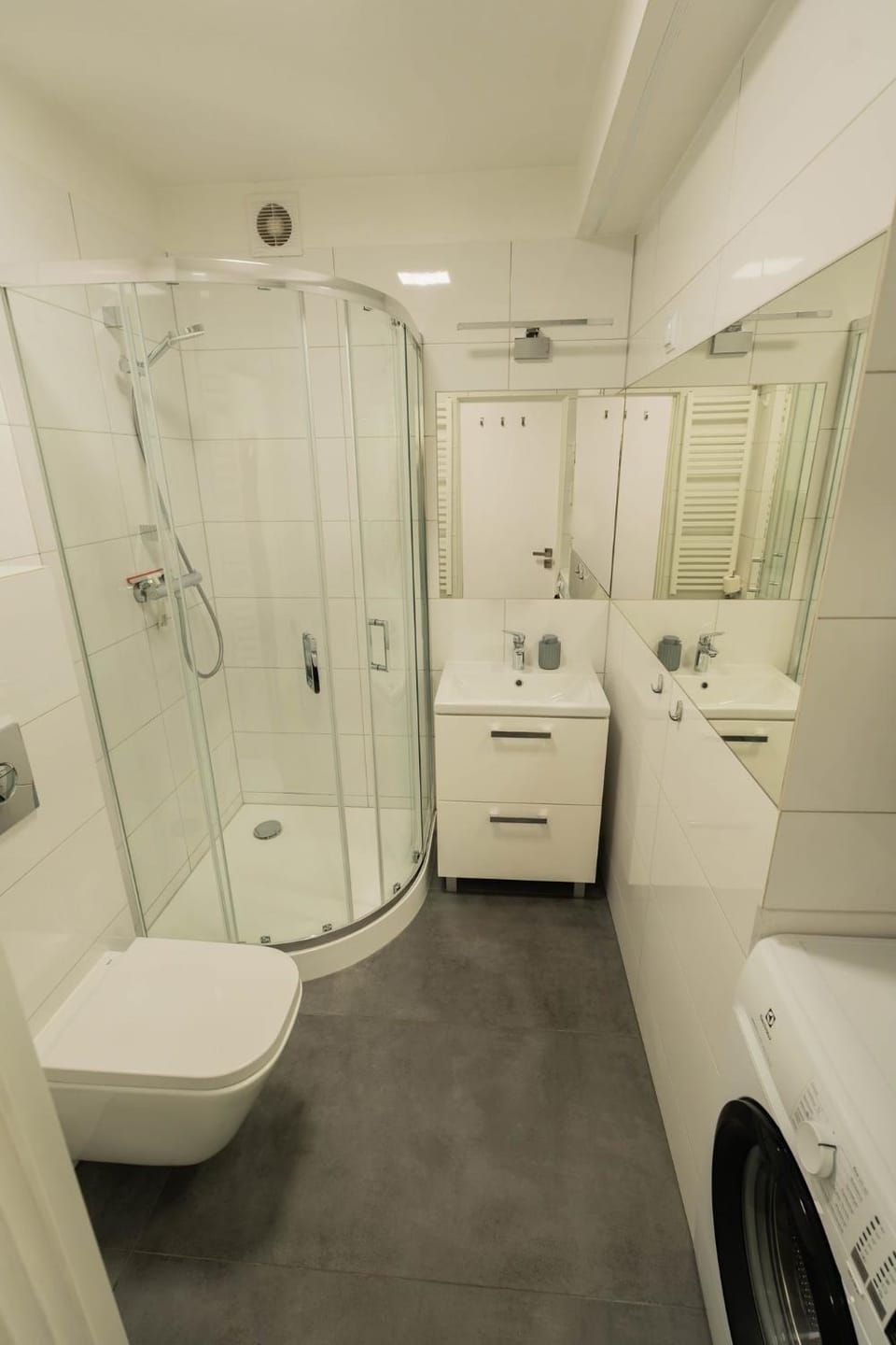 Shower, Toilet, Bathroom, towels