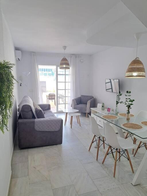 Living room, Seating area, Dining area