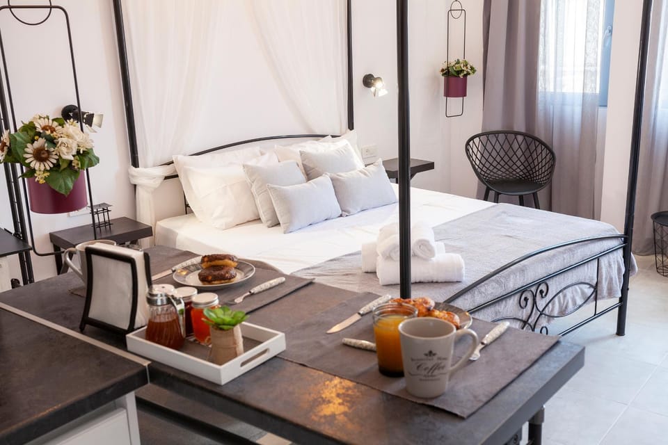Bed, Dining area