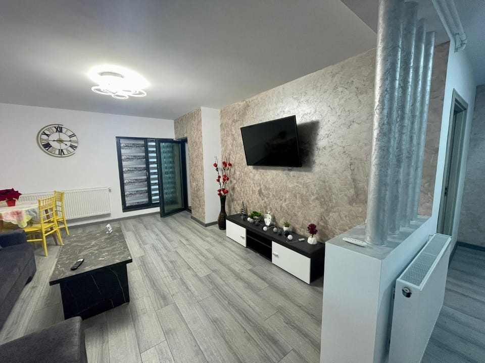 TV and multimedia, Living room, Seating area, Evening entertainment