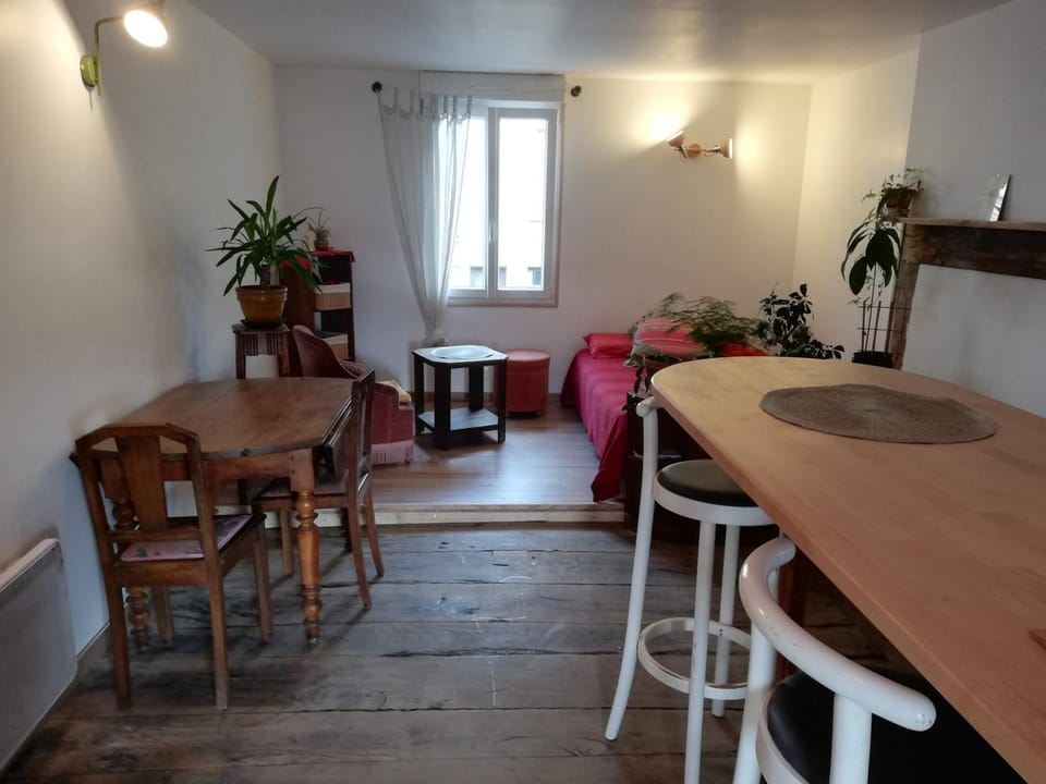 Living room, Seating area, Dining area