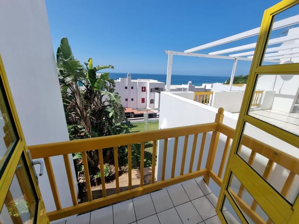 Spacious Seaview Apartment, 62 Perissa House in Dolphin Coast