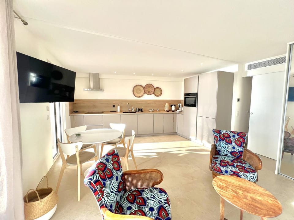 Kitchen or kitchenette, Living room