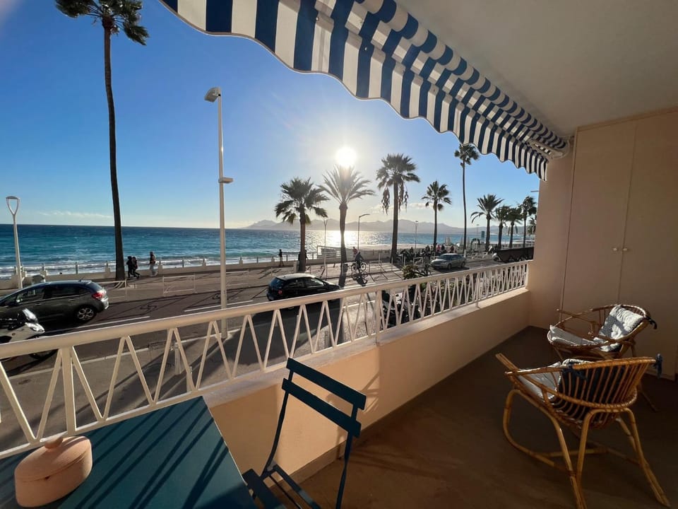 Natural landscape, View (from property/room), Balcony/Terrace, Beach, Sea view