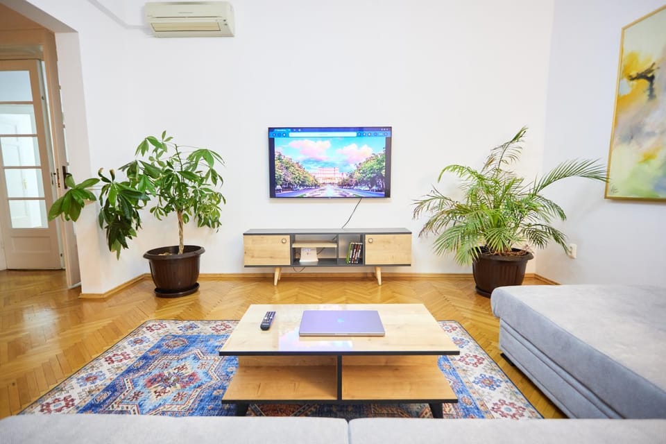 Communal lounge/ TV room, TV and multimedia, Living room, Seating area, Evening entertainment, internet, internet, air conditioner