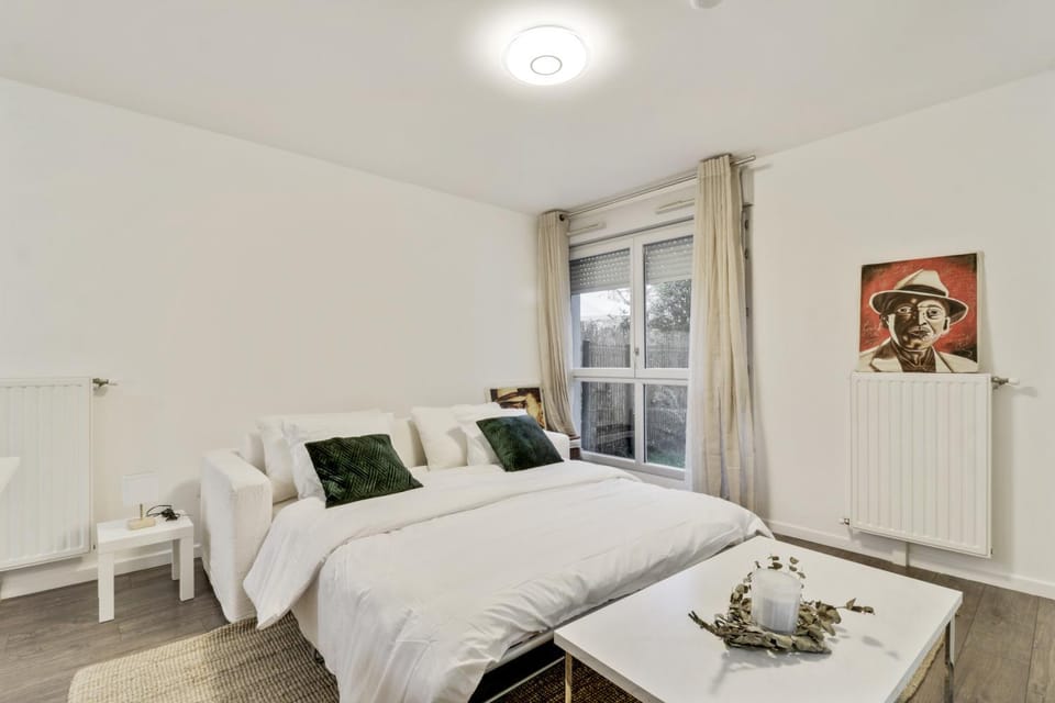 Bed, Photo of the whole room, Bedroom, internet