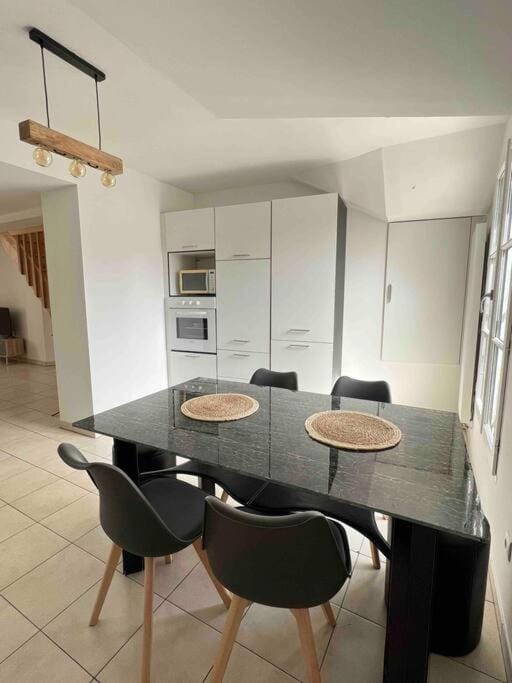Dining area, minibar, pet friendly