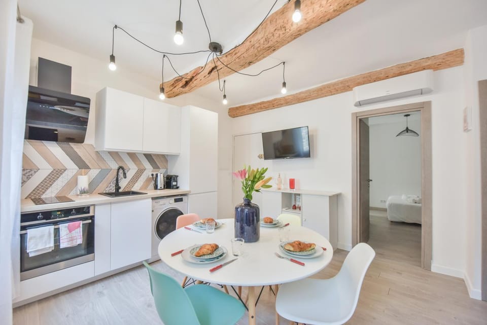 Living room, Dining area