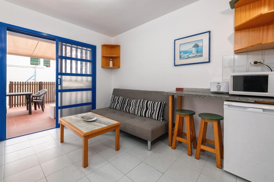 Balcony/Terrace, Living room, Dining area, microwave