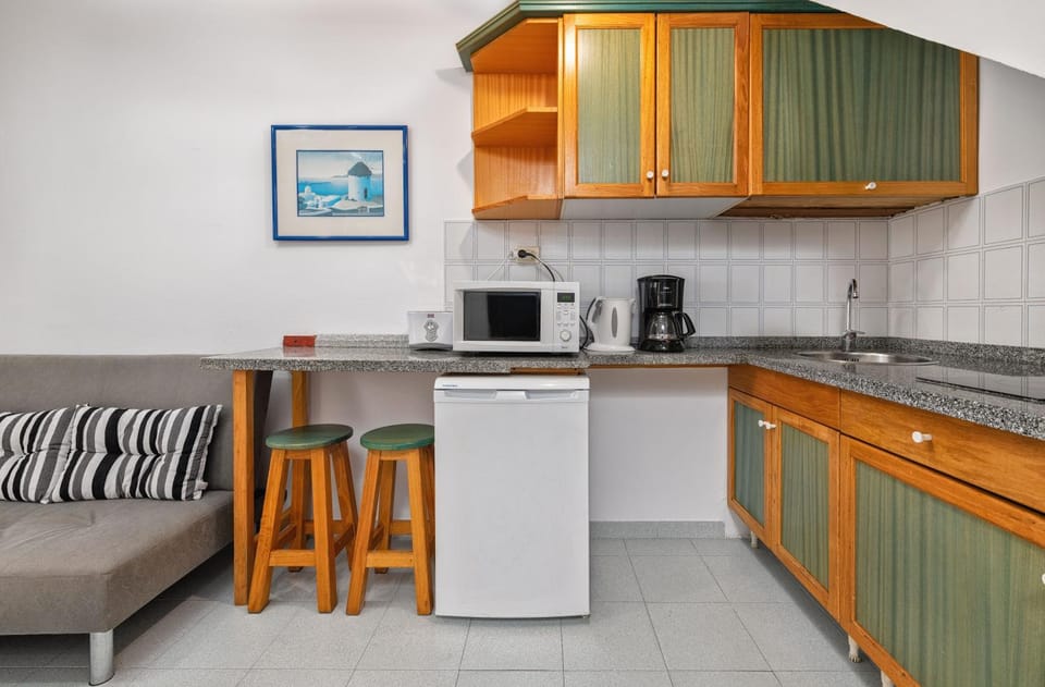 Dining area, kitchen