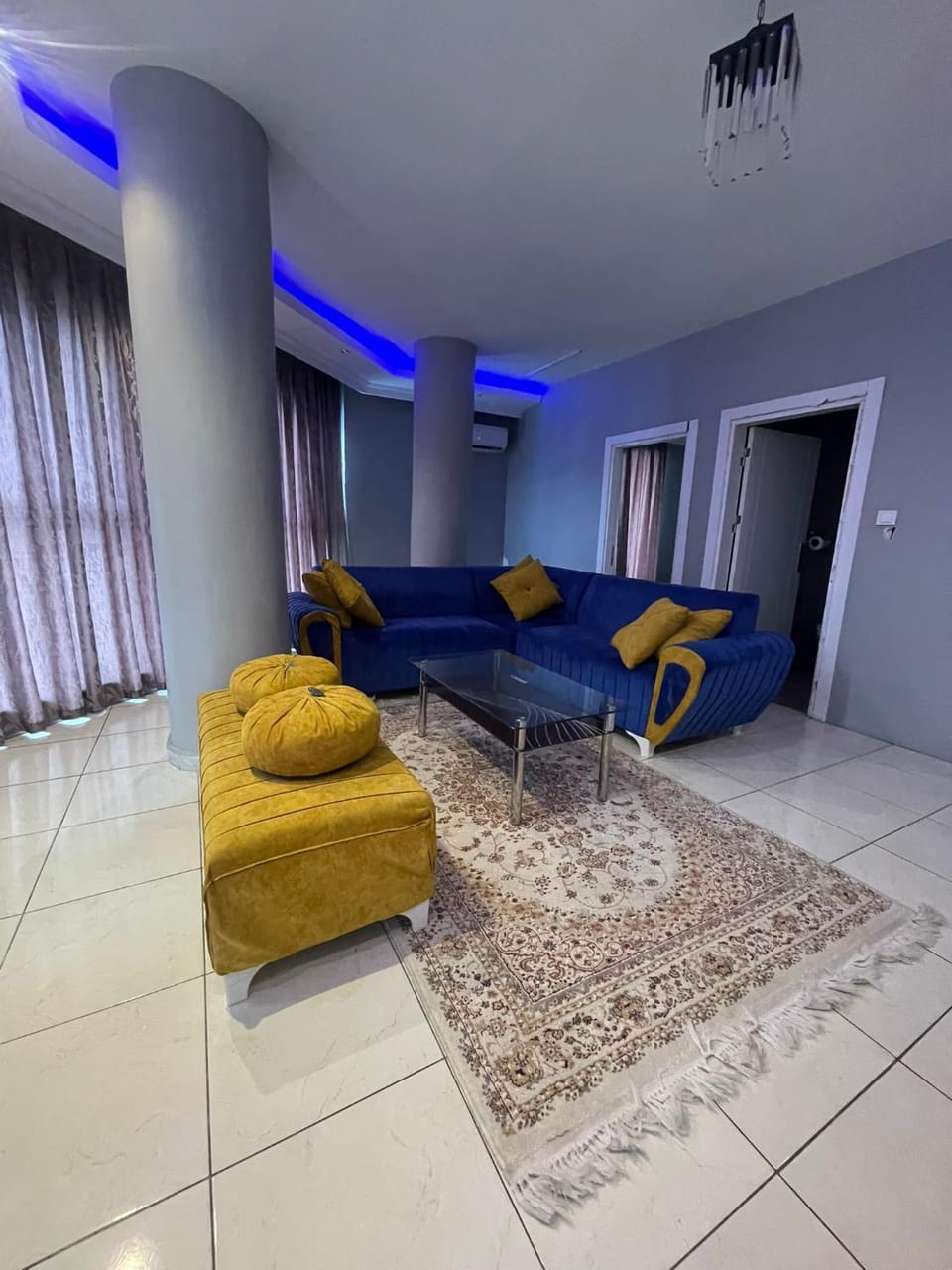 Living room, Seating area