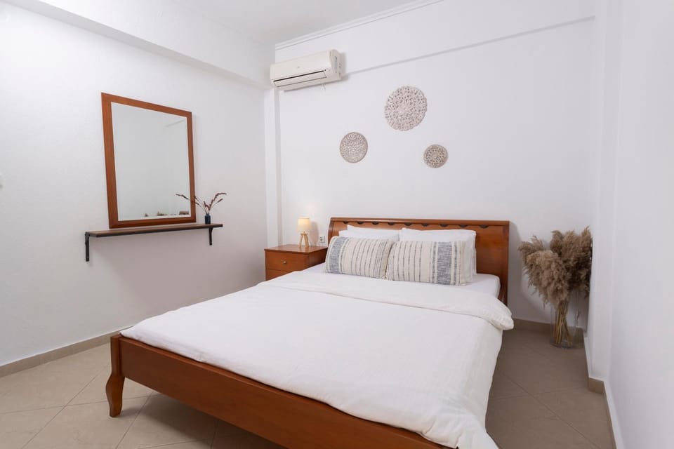 Bed, Photo of the whole room, Bedroom, air conditioner