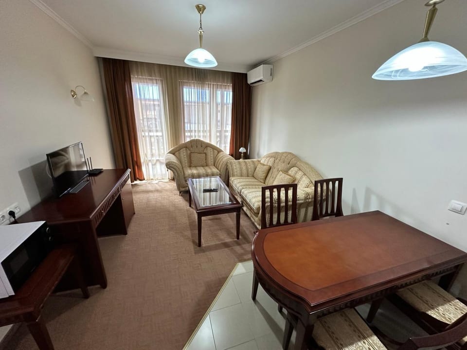 Living room, Dining area