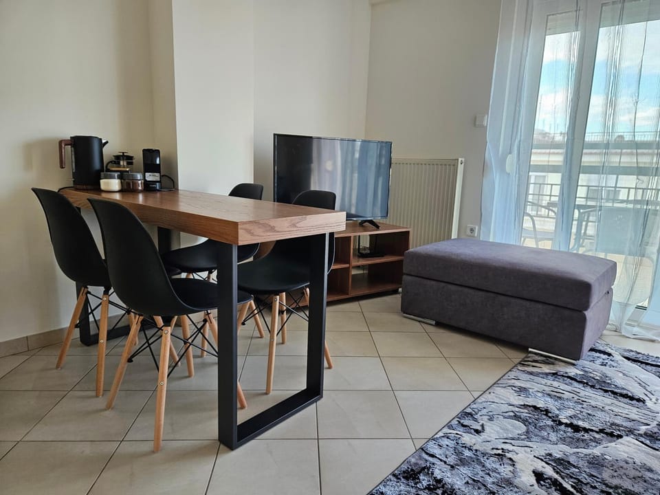 TV and multimedia, Living room, Evening entertainment