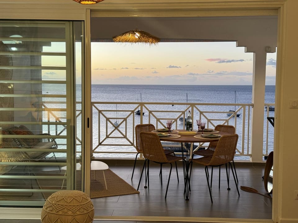 View (from property/room), Dining area, Sea view