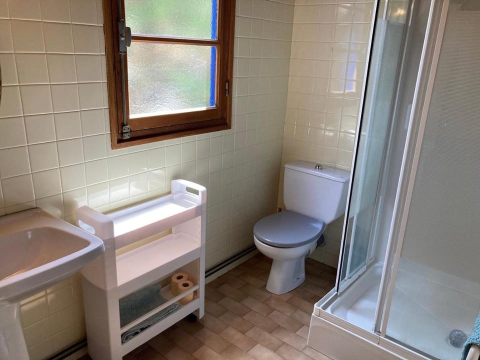 Bathroom, Living room