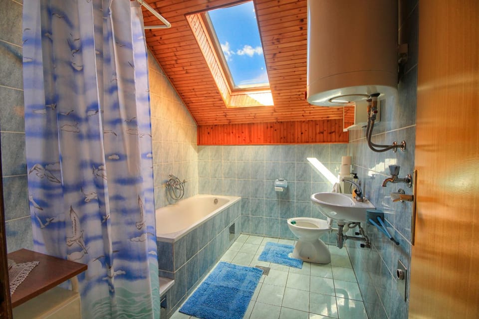 Shower, Patio, Patio, Nearby landmark, Staff, Staff, Communal lounge/ TV room, Facade/entrance, Natural landscape, Children play ground, Fishing, Garden, Horse-riding, On-site shops, Table tennis, Bathroom, Balcony/Terrace, Living room, Dining area, Hiking, Cycling, Evening entertainment, Bedroom, Communal kitchen, On site, Text overlay, Text overlay, Pets, Garden view, Mountain view, Street view, Supermarket/grocery shop, Alcoholic drinks, Non alcoholic drinks, young children, young children, older children, older children, Family, Family