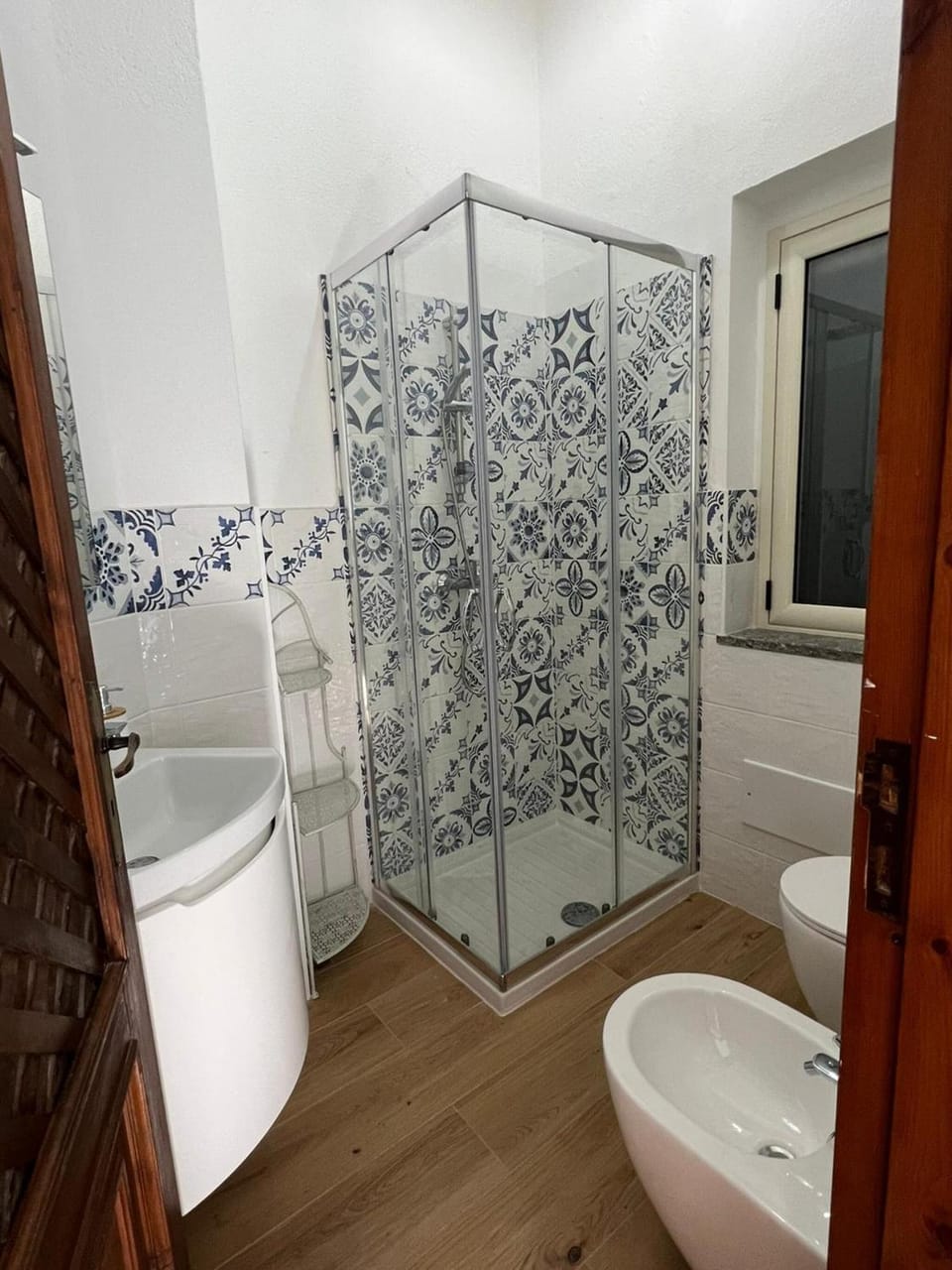 Bathroom, Living room