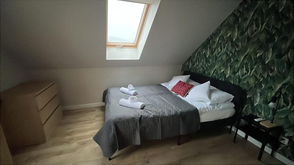 Bed, Photo of the whole room, Bedroom, towels