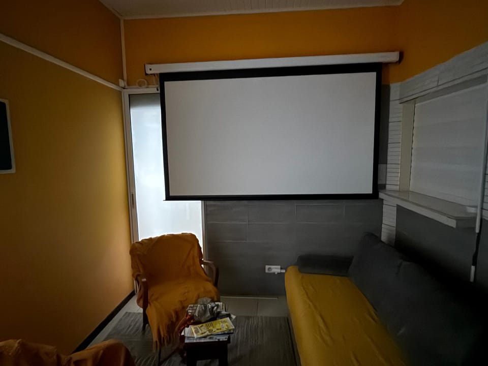 Bed, TV and multimedia, Living room