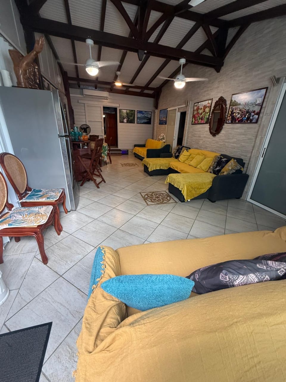 Living room, Seating area