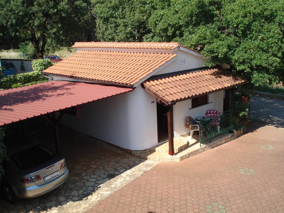 Property building, Facade/entrance, Bird's eye view, Garden view