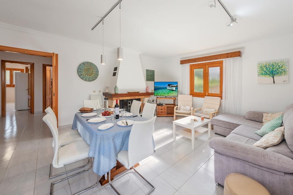 Communal lounge/ TV room, Living room, Seating area