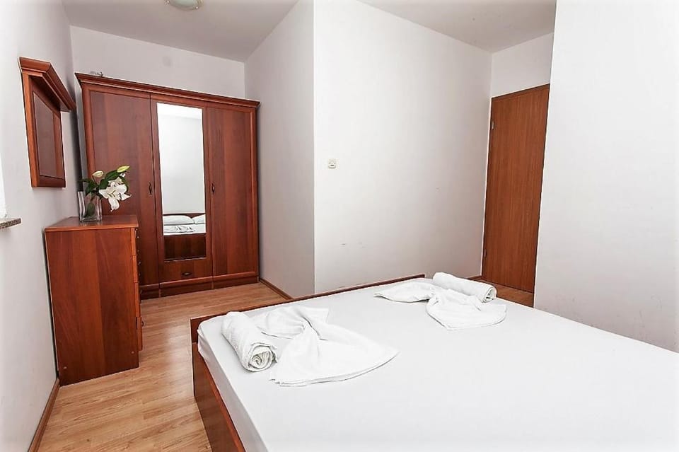 Bed, Photo of the whole room, Bedroom, towels, wardrobe