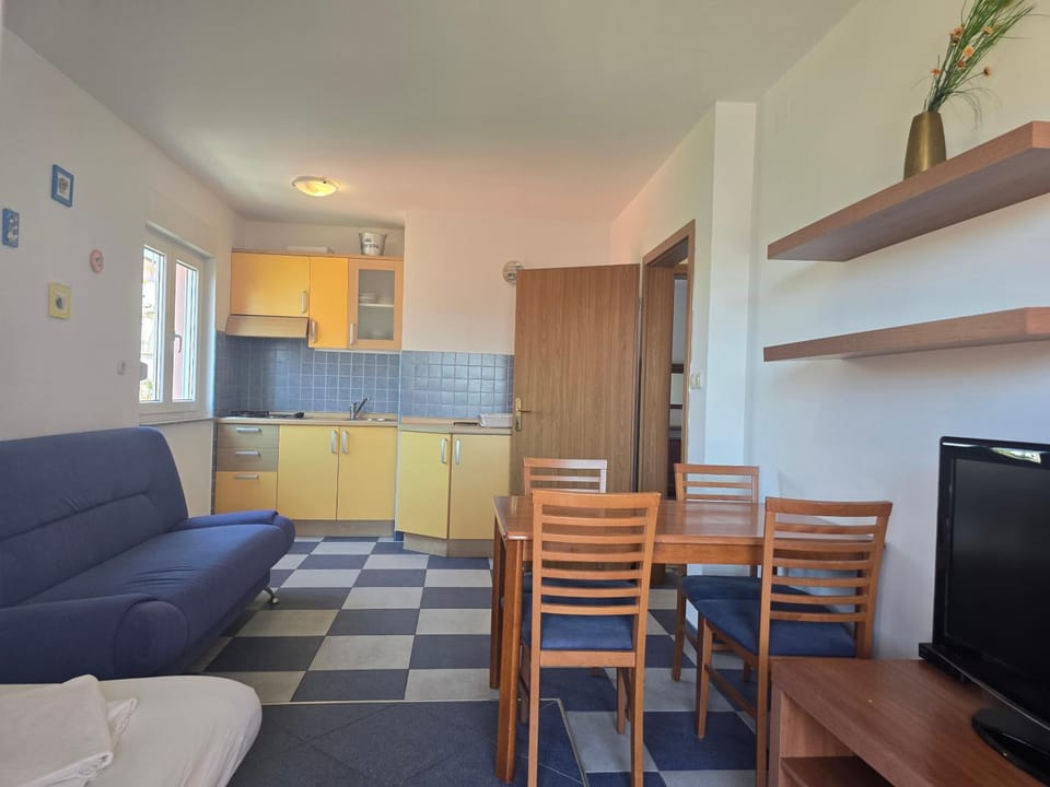 TV and multimedia, Kitchen or kitchenette, Living room, Dining area