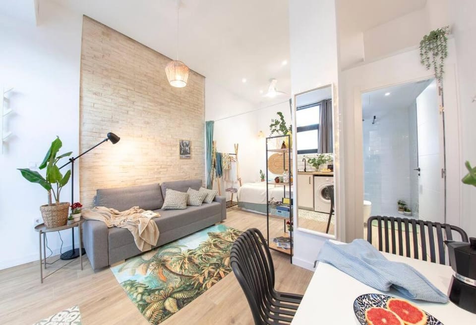 AL5 Seaside Bliss-stylish loft steps from Malvarrosa Apartment in Valencia