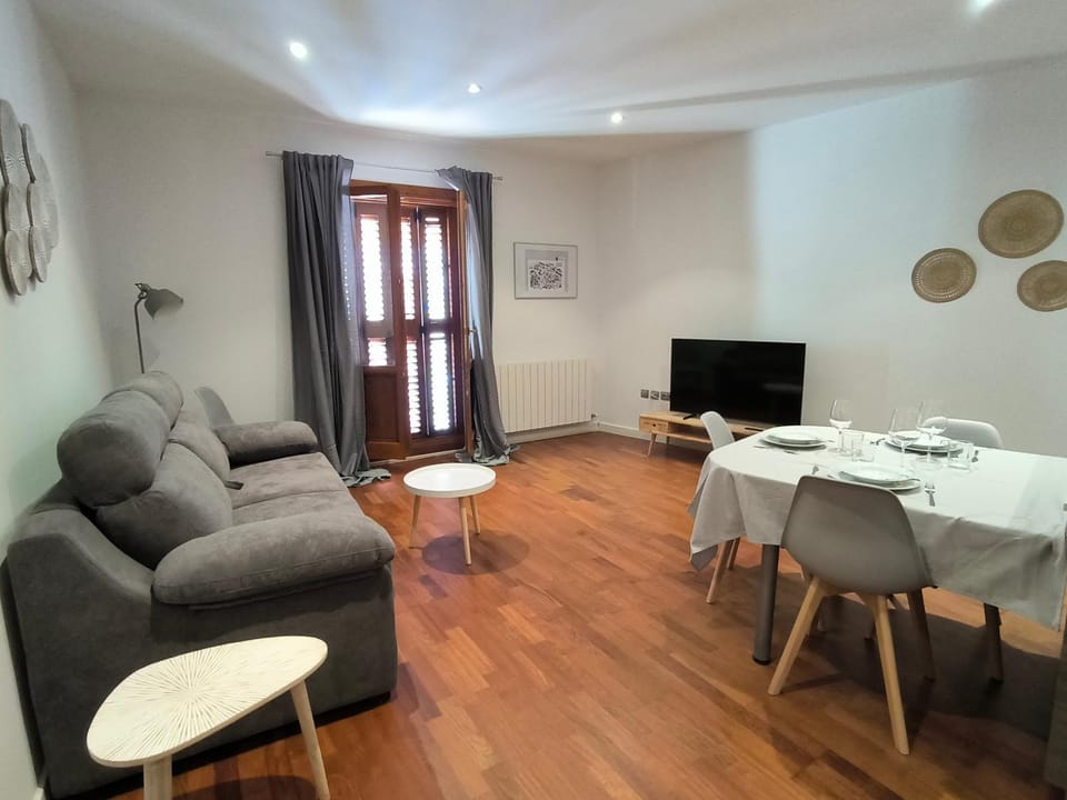 TV and multimedia, Living room, Dining area