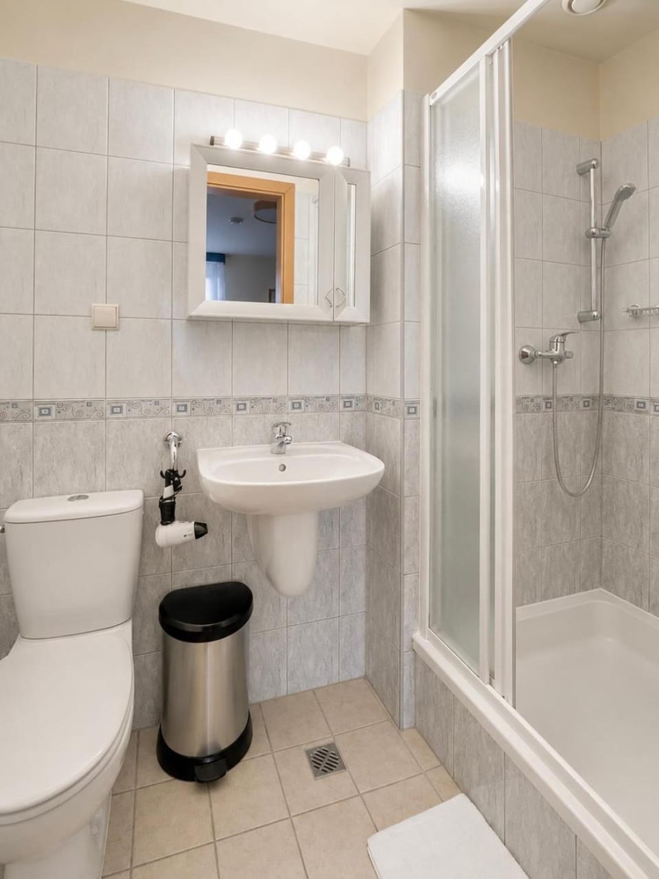 Shower, Toilet, Bathroom, towels