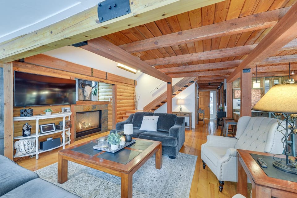 Dreamy Alpine Cabin w/ Hot Tub, Fireplace & More! Cabin in Wyoming