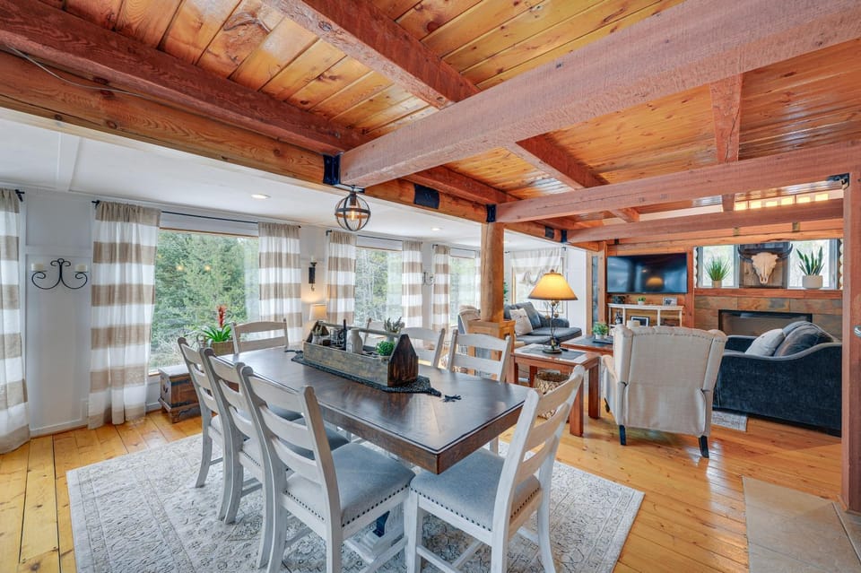 Dreamy Alpine Cabin w/ Hot Tub, Fireplace & More! Cabin in Wyoming