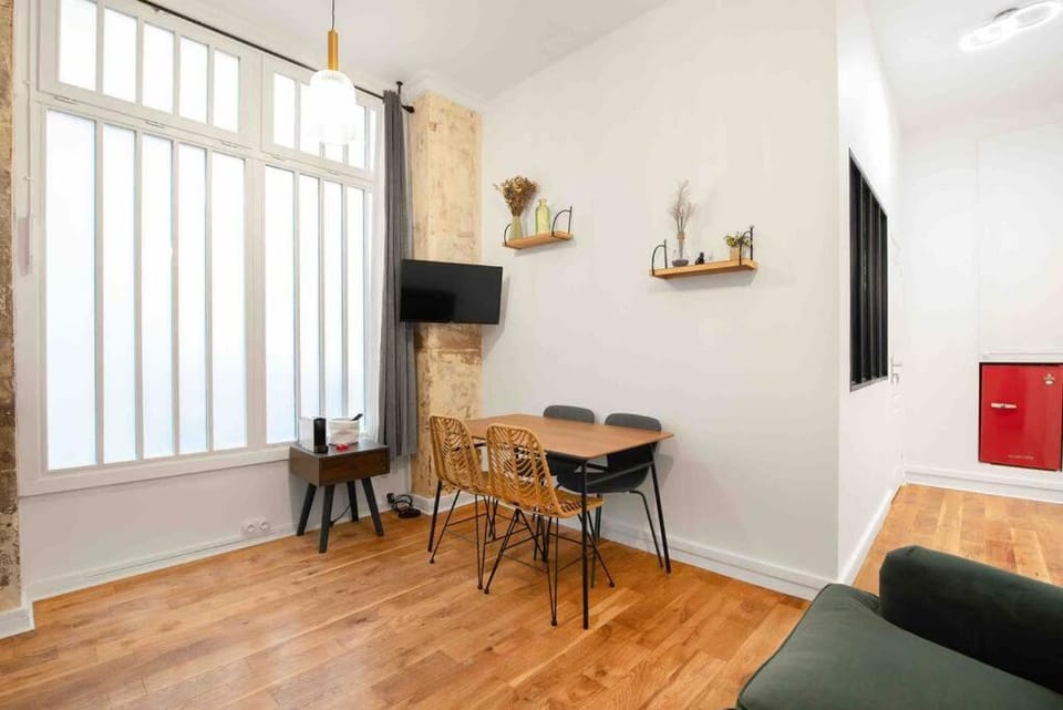 MONTMARTRE, Gare de l'EST, suite 1 chambre 2 à 4P Apartment in Paris